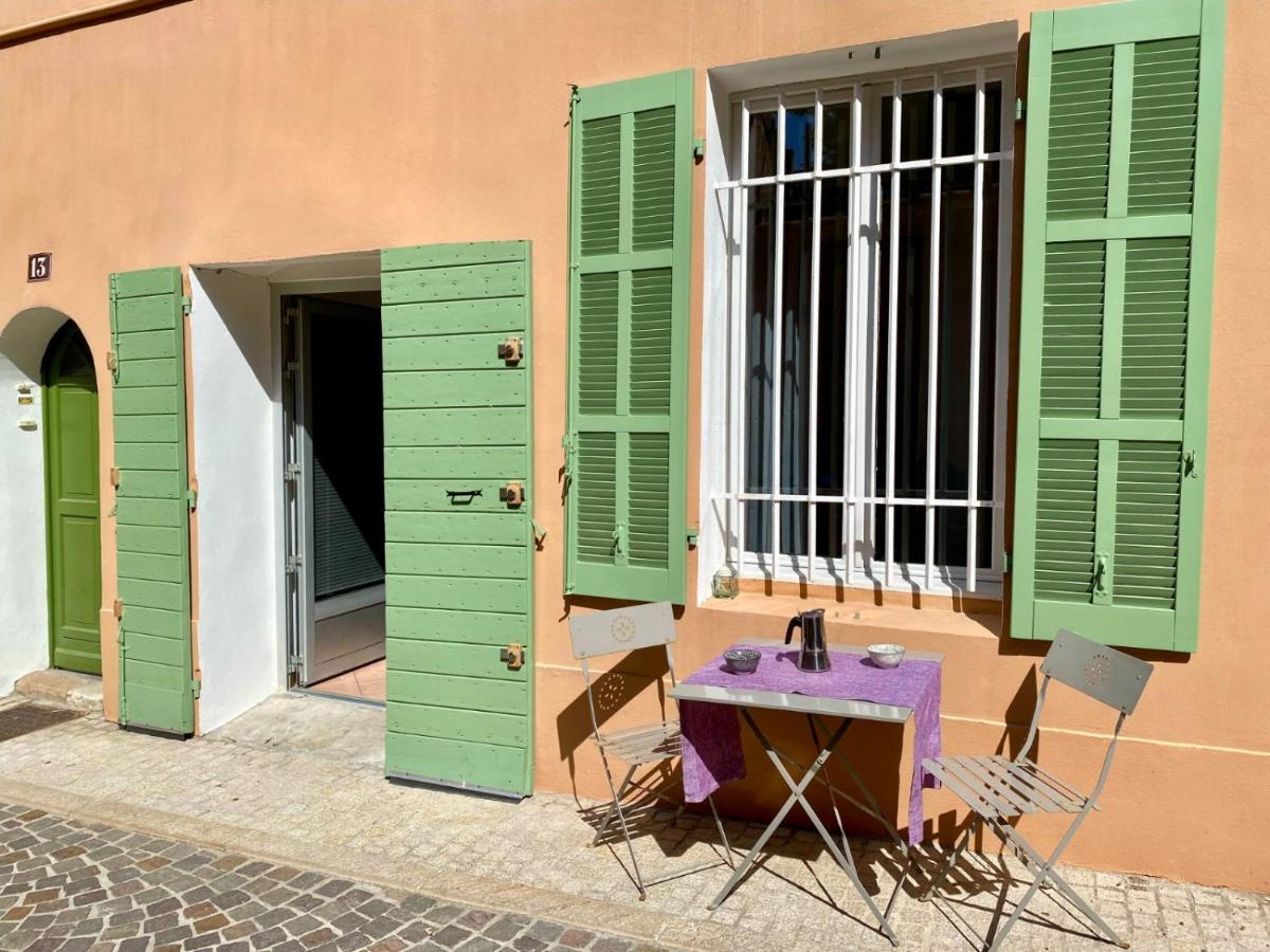 Droit au port par Dodo-a-Cassis Exterior foto